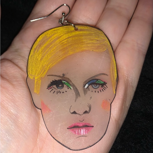 Unique Twiggy 60s Icon Twiggy Earrings! - Picture 2 of 2